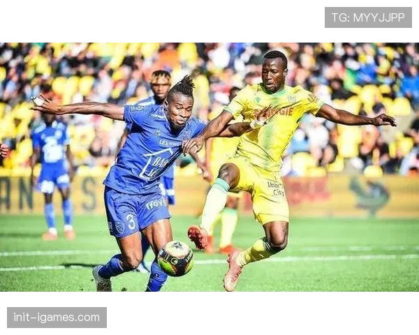 特鲁瓦凭借点球1-0暂时领先斯特拉斯堡